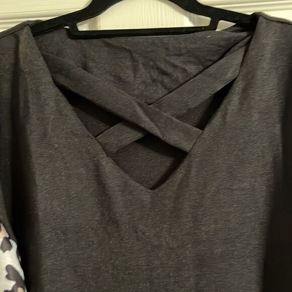 NWT Kara and Kate top. Size L - Picture 2 of 5